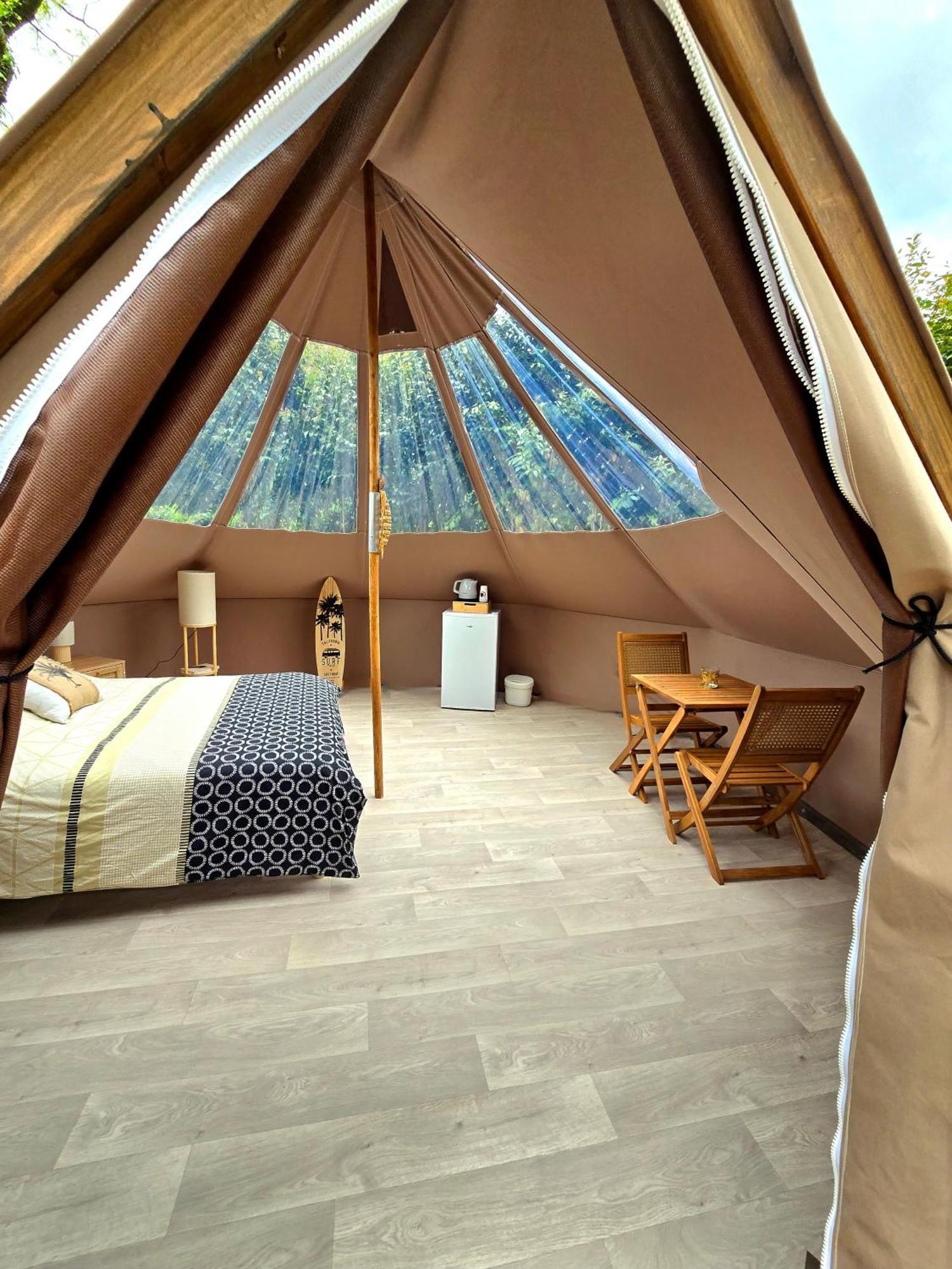 Bed and Breakfast Les Nuits De Cassiopee Sorde-lʼAbbaye Esterno foto